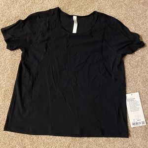 Lululemon Outrun the Heat Short Sleeve Size 6 NWT